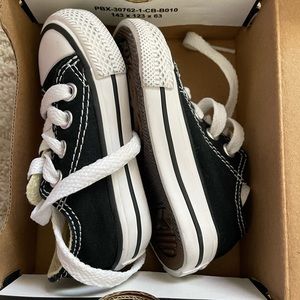 Baby converse Chuck Taylor’s
